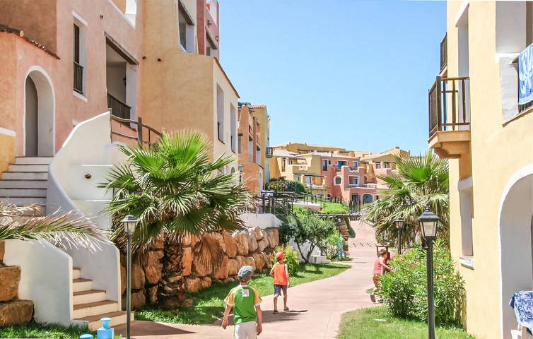 Appartamento intero, Appartamento sulla spiaggia con piscina e angolo cottura in Punta De Su Turrione, Stintino