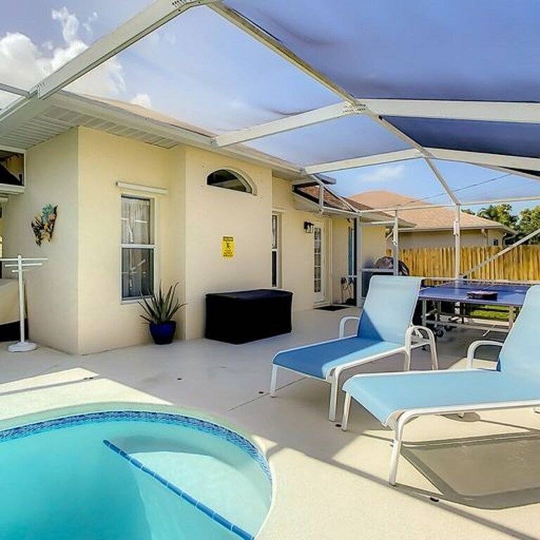 Home Away From Home w/ Private Heated Pool, Game room and quiet place to relax! in Port St. Lucie, St. Lucie County