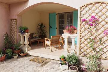 Gîte pour 4 personnes, avec terrasse et jardin à Spéracèdes