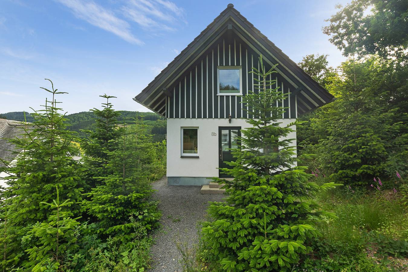 Holiday Home 'Ferienhaus Alpenzauber' with Mountain View, Private Terrace and Wi-Fi in Lennestadt, Sauerland