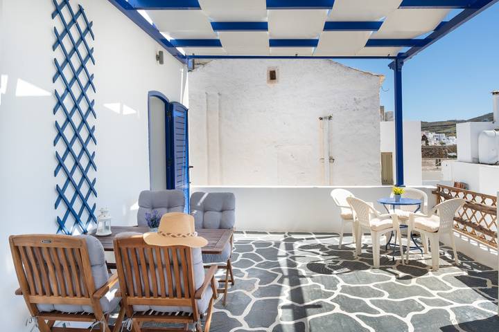 Ganze Wohnung, Apartment 'Olga's House Kythnos' mit Balkon in Kythnos
