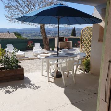 Gîte pour 4 personnes, avec piscine ainsi que terrasse et jardin, animaux acceptés à Saint-Martin-d'Ardèche