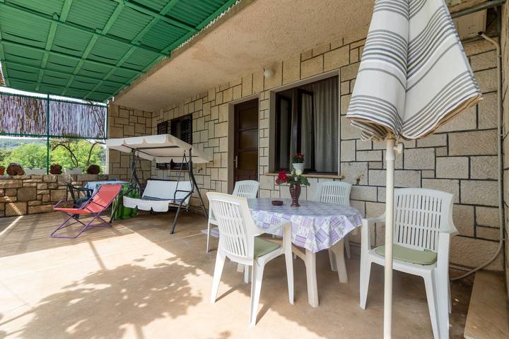 Apartament wakacyjny dla 5 osób, z balkon/ taras w Sumartin