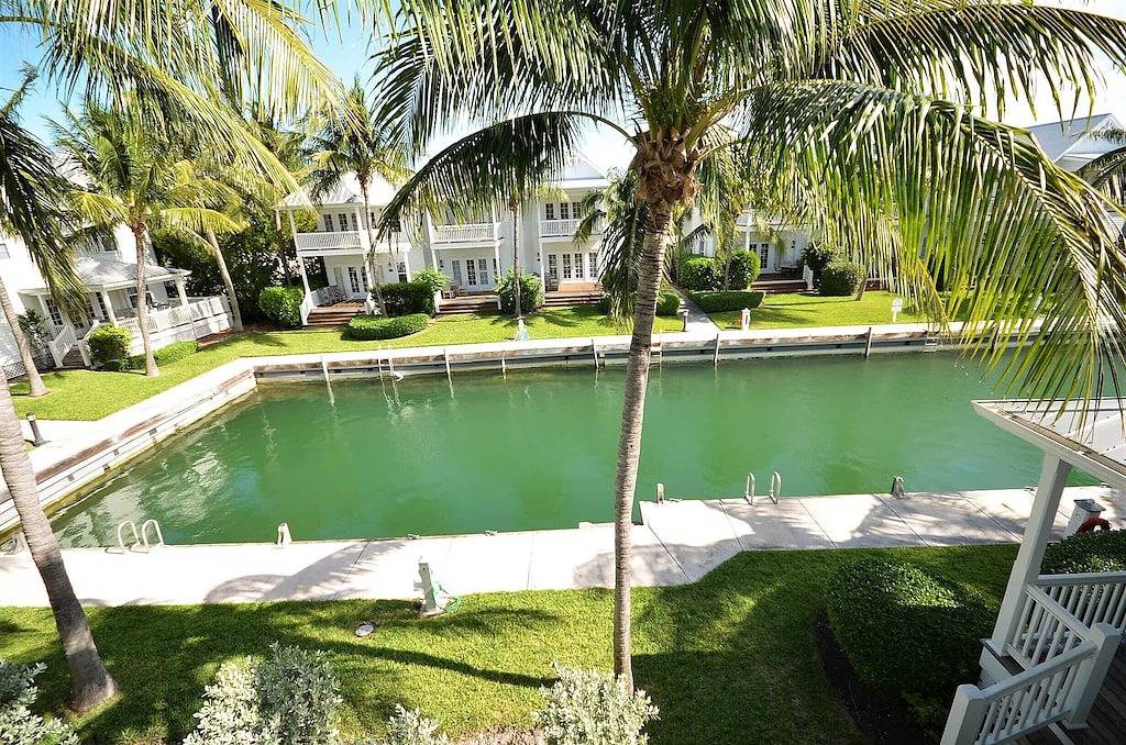 Coral Lagoon Single Family Home 3bed/2.5bath with 40' Boat Slip w/ Power + Water in Marathon, Monroe County