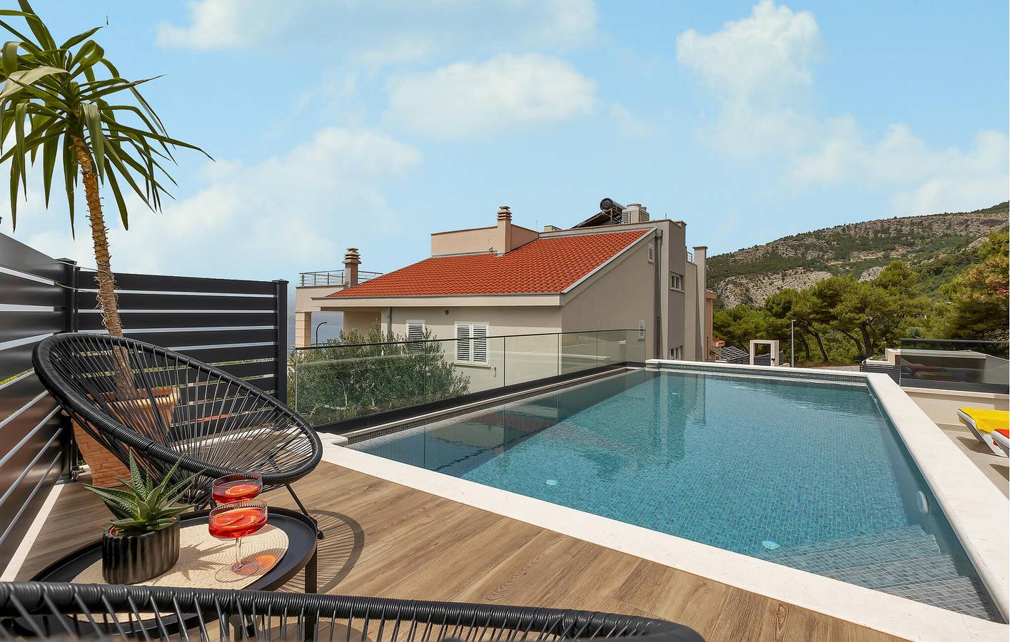 Wunderschöne Ferienwohnung mit Meerblick, Pool und Terrasse in der Nähe von Makarska in Veliko Brdo, Makarska