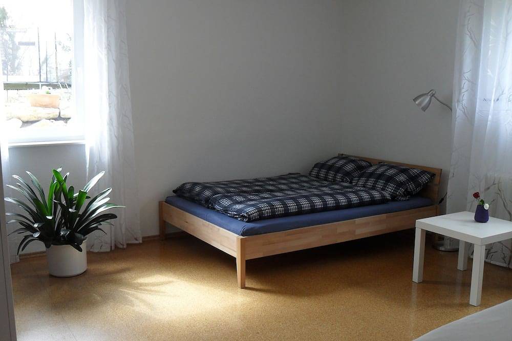 Ganze Wohnung, Familienfreundliche Nichtraucher-Ferienwohung mit Garten in Freiburg-Gundelfinge in Gundelfingen, Südschwarzwald