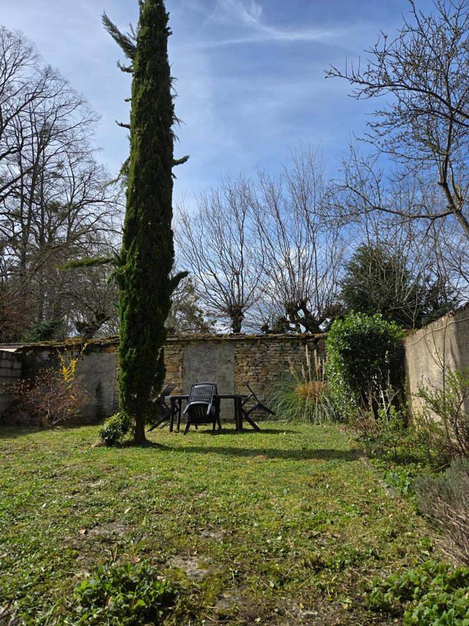 Location de vacances pour 5 personnes, avec vue ainsi que jardin et terrasse, animaux acceptés à Buxy - 4