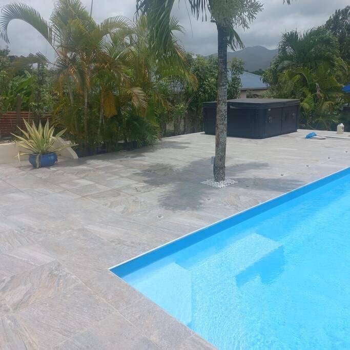 Gîte pour 4 personnes, avec terrasse et jardin ainsi que jacuzzi et piscine à Lamentin (Guadeloupe) - 2