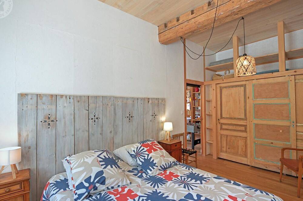 Gîte charmant avec terrasse, billard, et animaux acceptés in Doizieux, Parc Naturel Régional du Pilat