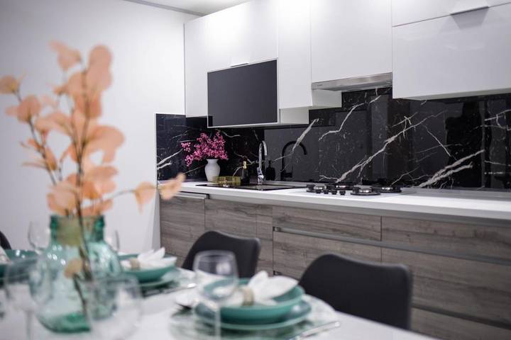Appartement de vacances pour 4 personnes, avec Balcon et Jacuzzi ainsi que Terrasse et Jardin