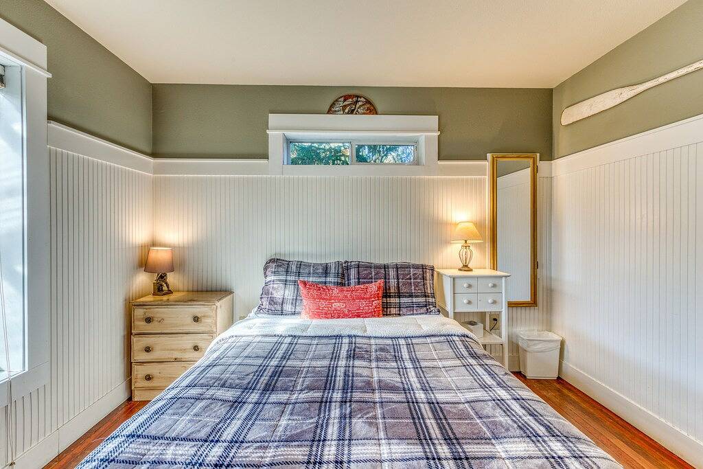 Genießen Sie einen privaten Whirlpool und einen einfachen Zugang zum Strand! Hunde sind willkommen! in Heceta Beach, Lane County