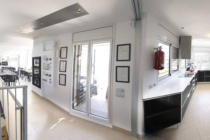 VillaBarcelonaCoast-Pool, BBQ, A/C,Beaches (5' by car), Barcelona (25' min),WIFI in Argentona, Maresme