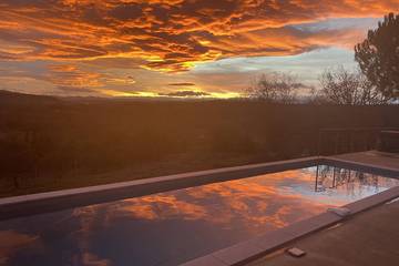 Gîte pour 2 personnes, avec terrasse et jardin ainsi que piscine et jacuzzi à Balazuc