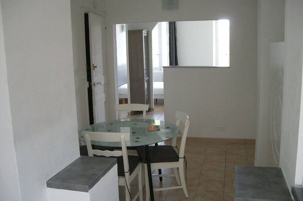 Entire apartment, Bright studio in La Seyne-sur-Mer, Toulon region
