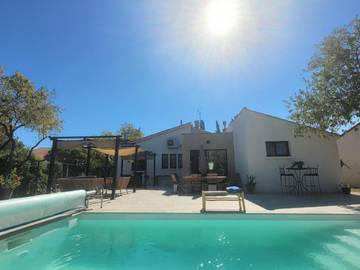 Villa pour 6 personnes, avec piscine ainsi que terrasse et jardin, animaux acceptés dans l' Aude