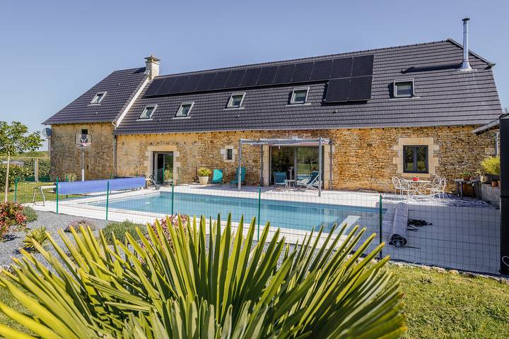 Gîte pour 8 personnes, avec piscine, animaux acceptés à Terrasson-Lavilledieu