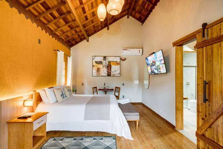 Hôtel pour 4 personnes, avec piscine et sauna ainsi que jardin et terrasse, animaux acceptés