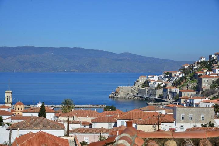 Holiday rental for 4 people, with terrace and view as well as garden in Hydra