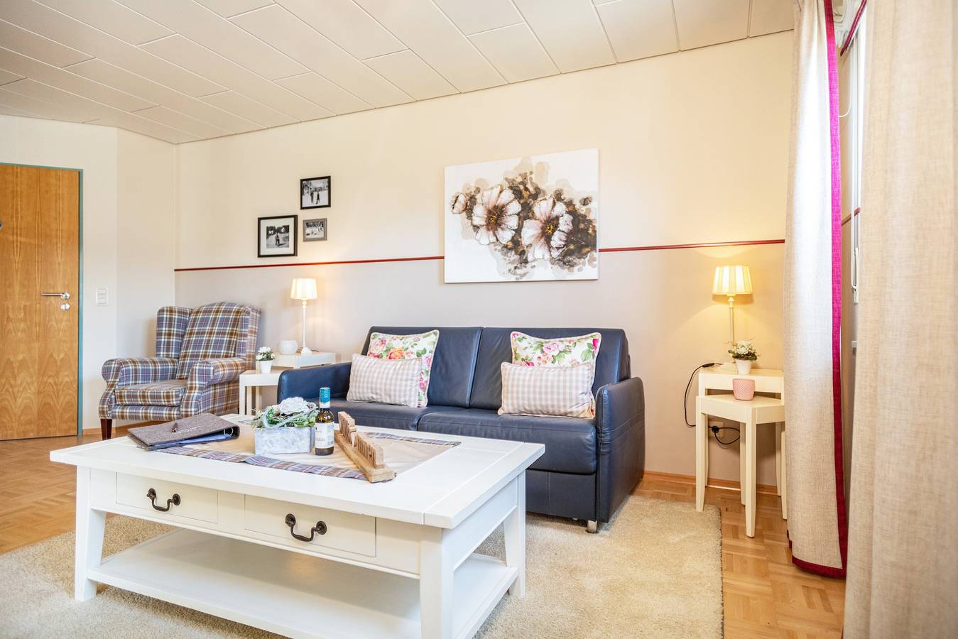 Entire apartment, Cosy Vacation Apartment 3 on "Trostelhof" with Balcony in Neufrach, Salem