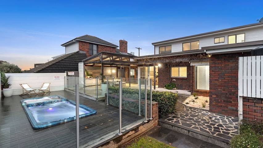 Holiday home for 11 people in Port Fairy