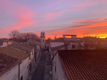 Location de vacances pour 6 personnes, avec terrasse et vue à Fourques