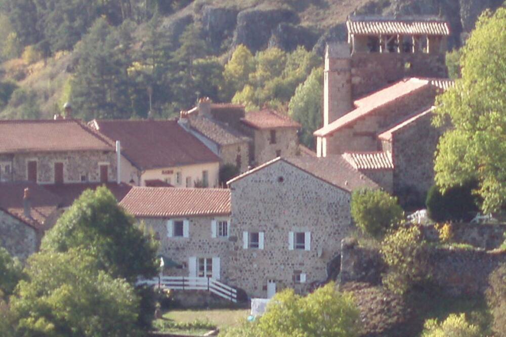 Appartement entier, Maison avec rocher apparant in Arlempdes, Haute-Loire
