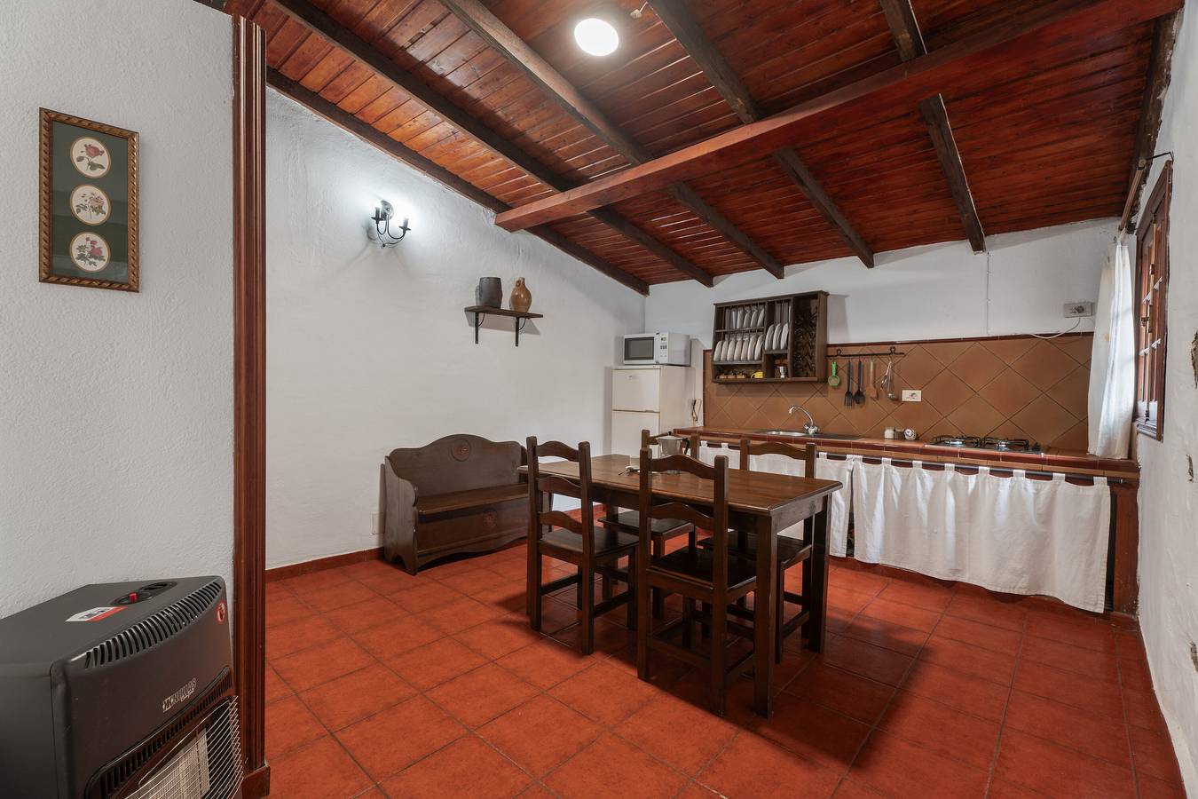 Apartamento entero, Apartamento 'Higuera Morales' con vistas a la montaña y terraza privada in El Mocanal, Valverde