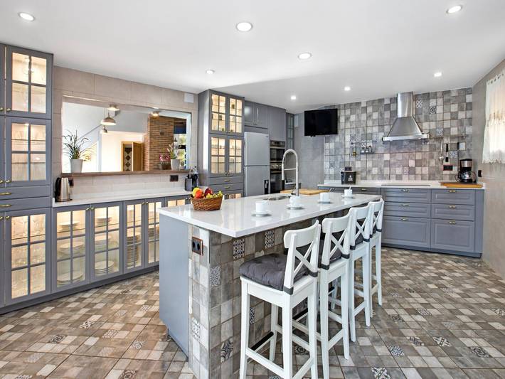 Chalet para 12 personas, con jacuzzi y terraza además de piscina y sauna, Familias con niños en Provincia de Gerona - 3