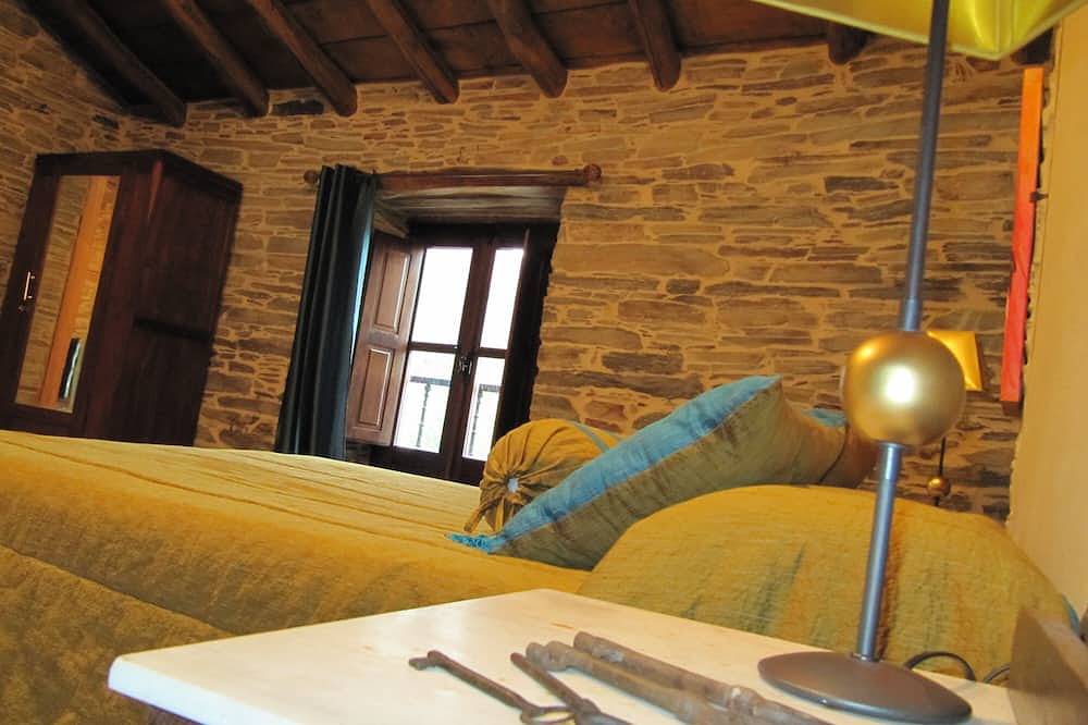 Houses of Outeiro for 4 people in Samos (Lugo), Lugo Province