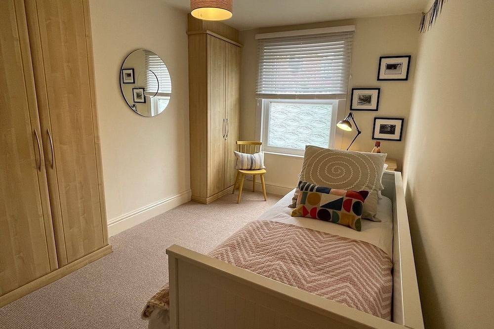 Entire apartment, Beautiful 2 bedroom Deganwy apartment with estuary views in Deganwy, Conwy region