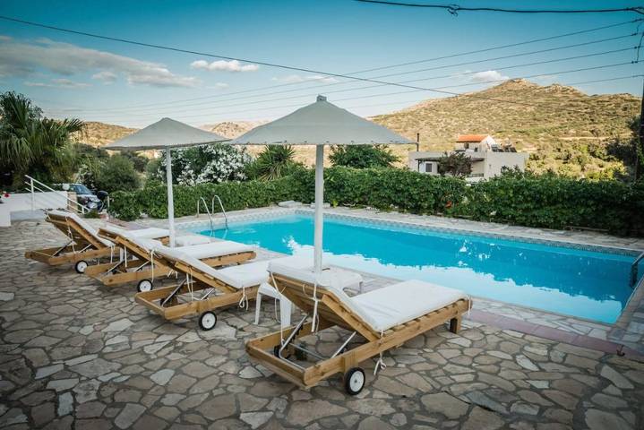 Hôtel pour 2 personnes, avec Terrasse ainsi que Jardin et Piscine dans Matala