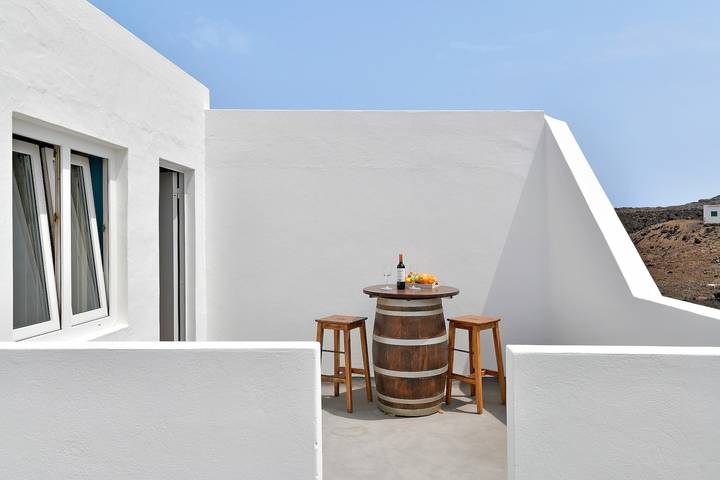 Entire apartment, Vacation Home "Viviendas El Pescador - Timón" with Sea View, Private Terrace & Wi-Fi in El Golfo, Yaiza