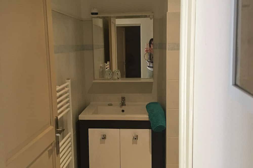 Apartamento entero, Coquette rental for 2, air-conditioning in living room, large plot, private swimming pool in Saint-Saturnin-lès-Avignon, Vaucluse