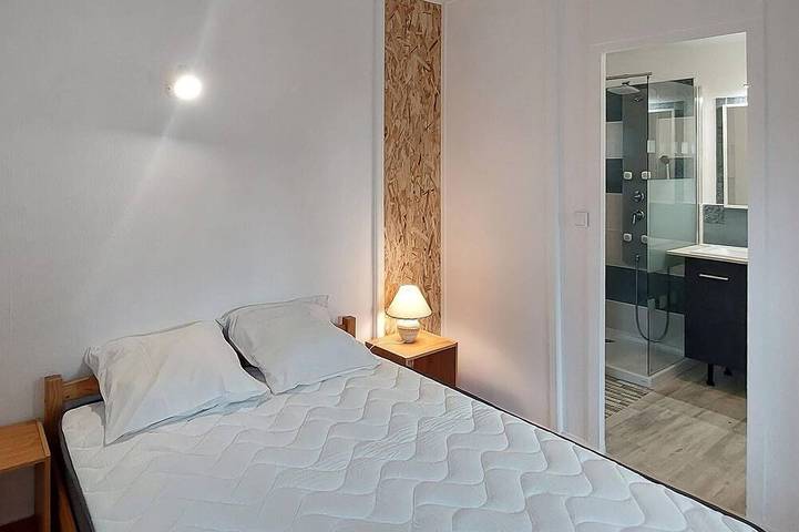 Location de vacances pour 4 personnes, avec piscine et jardin à Altillac - 2