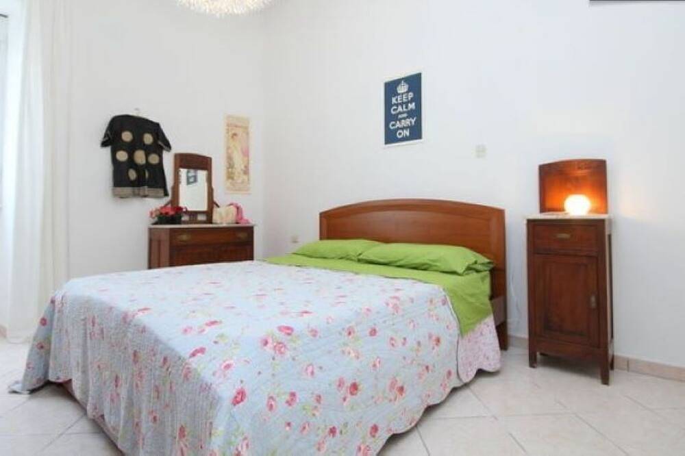 Appartamento intero, Bellissimo appartamento nel centro del paese e a 5 minuti dal mare in Calasetta, Sant'Antioco