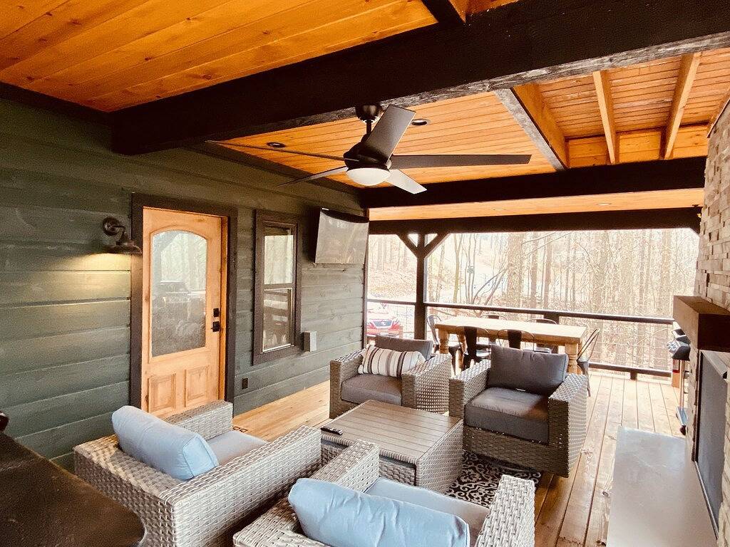 Mystic Pines: Private Setting, Well-appointed, Thoughtful Design, Luxurious Linens, Cozy Porch in Broken Bow, Broken Bow Lake