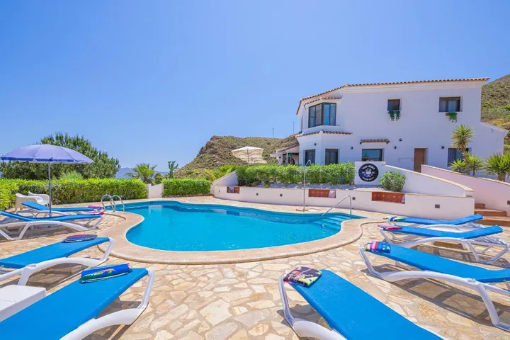 Alojamiento y desayuno para 2 personas, con jardín además de vistas y piscina - 1