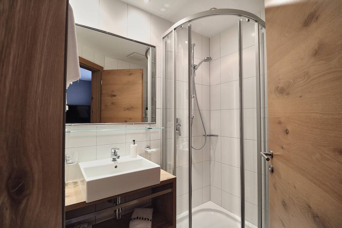 Ganze Ferienwohnung, Einzelzimmer "Collina" mit Dusche, Wc in Ischgl, Verwall