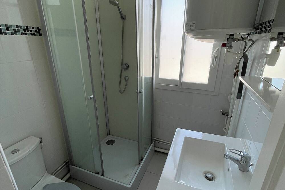 Entire apartment, Quiet downtown location! 6th floor, unobstructed view! in Gentilly, Val-de-Marne