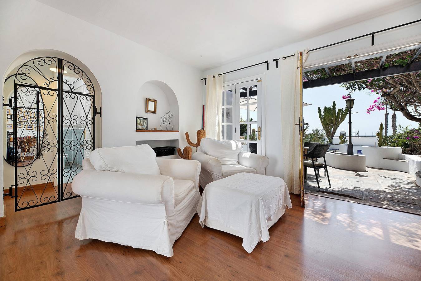 Apartamento entero, Vacaciones 'Puerto Chico 6' con vistas al mar, piscina compartida y Wi-Fi in Playa Blanca, Yaiza