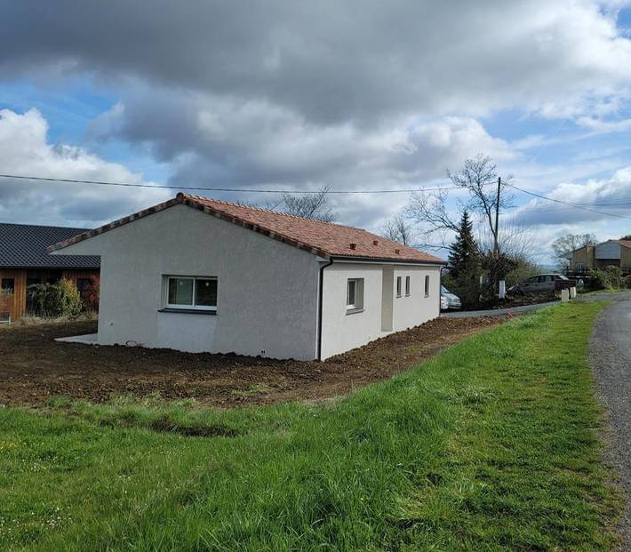 Location de vacances pour 6 personnes, avec Terrasse ainsi que Jardin et Vue à Carlus