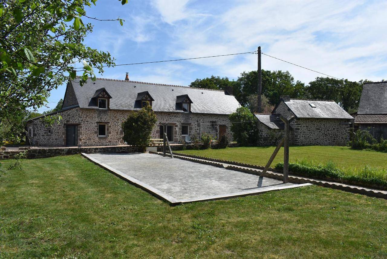 Gîte La Mancellière - Maison familiale 12-15 pers, grand jardin, jeux & pétanque - Pleine nature in Ambrières-les-Vallées, Parc naturel régional Normandie-Maine