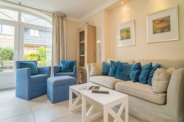 Ganze Wohnung, 4-Zimmer-Ferienwohnung für max. 5 Personen mit Terrasse u Strandkorb (saisonal). in Westerland, Sylt (Gemeinde)