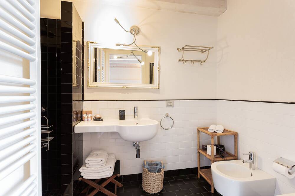Bb room with en suite bathroom, wifi, A/C, between Verona center and at Valpolicella in Verona, Provincia de Verona