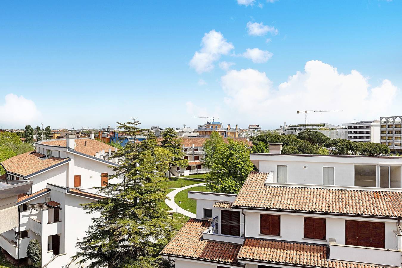 Ganze Wohnung, Ferienwohnung "Mansarda Di Ponente" in Strandnähe mit Gemeinschaftsgarten und Klimaanlage in Caorle, Venedig Provinz