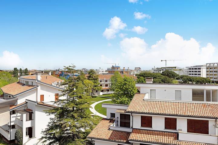 Appartamento intero, Appartamento "Mansarda Di Ponente" vicino alla spiaggia con giardino in comune & A/C in ogni stanza in Spiaggia di Ponente (Caorle), Caorle