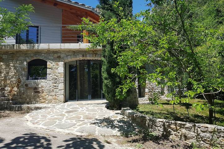 Maison de vacances pour 4 personnes, avec Terrasse ainsi que Jardin et Piscine