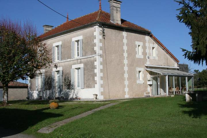 Location de vacances pour 9 personnes, avec jardin à Rouffignac