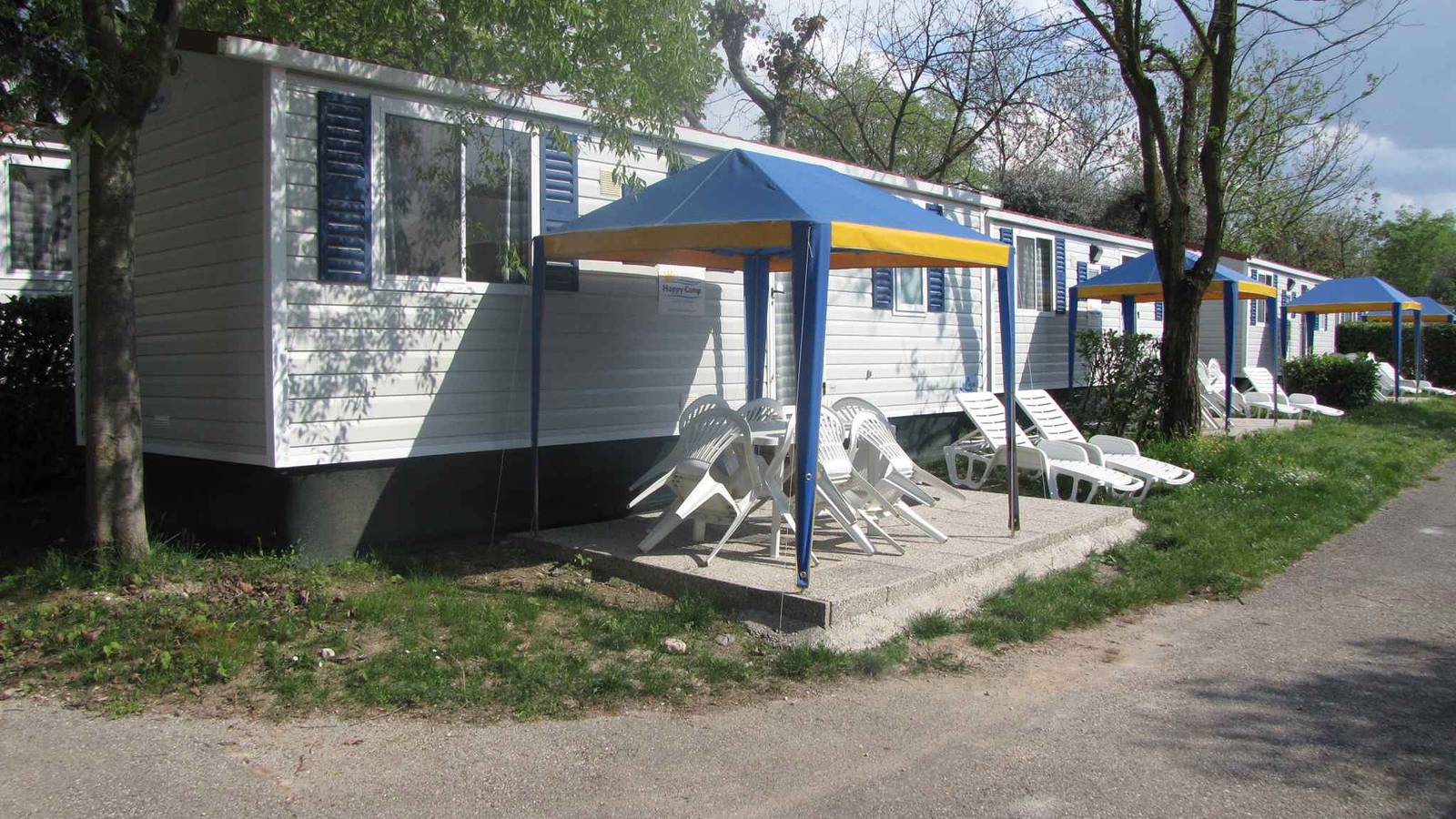 Mobilehome mit Klimaanlage, Terrasse und Pool  in Peschiera del Garda, Gardasee-Berge