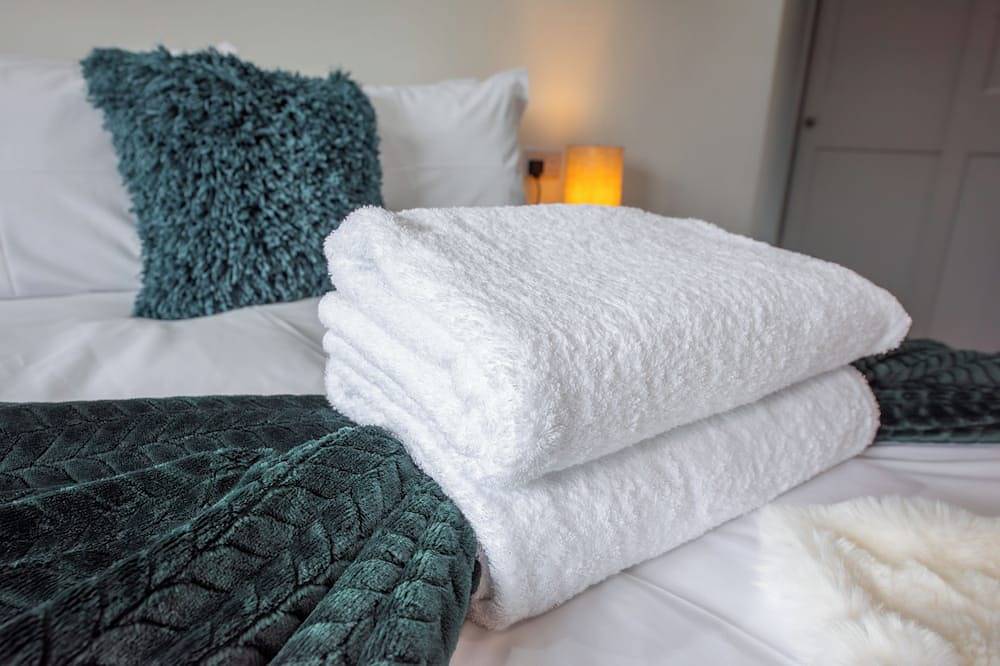 Cosy & Stylish 3 Bedroom House, 2 Free Parking, Free Wifi, 5 min to Station in Colchester, Essex